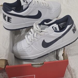 Nike Men's White and Dark Blue Sneakers